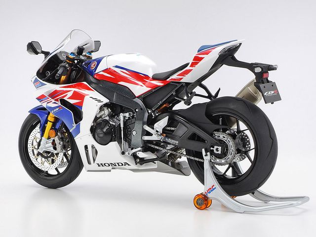 �y�I�[�N�V�������i�z1/12 �I�[�g�o�C�V���[�Y No.141 Honda CBR1000RR-R FIREBLADE SP 30th Anniversary