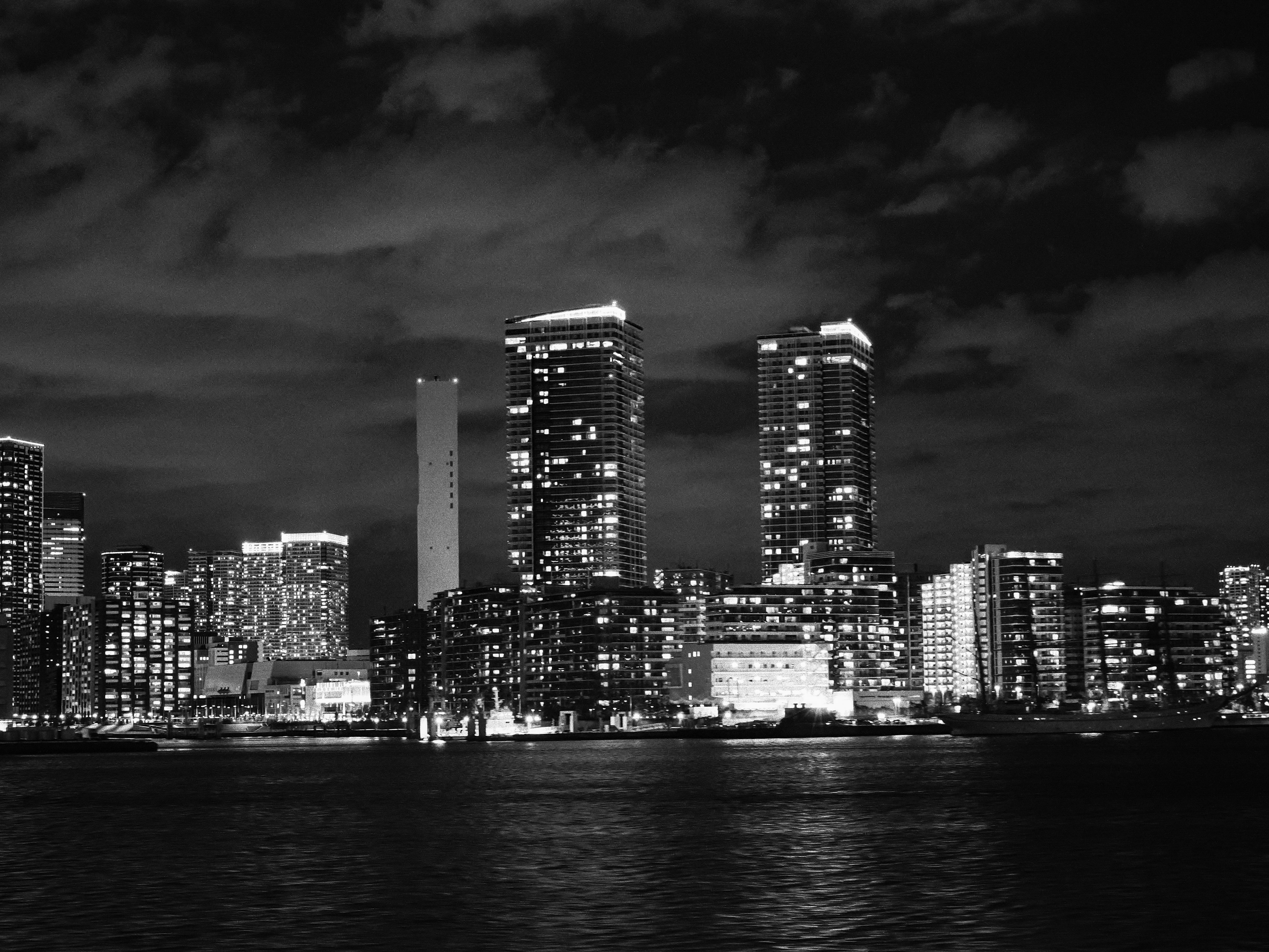 OM SYSTEM OM-3 M.ZUIKO DIGITAL ED 12-100mm F4.0 IS PRO 1/8�b,F4.0,ISO4000, +0.3EV,���m�N���v���t�@�C��