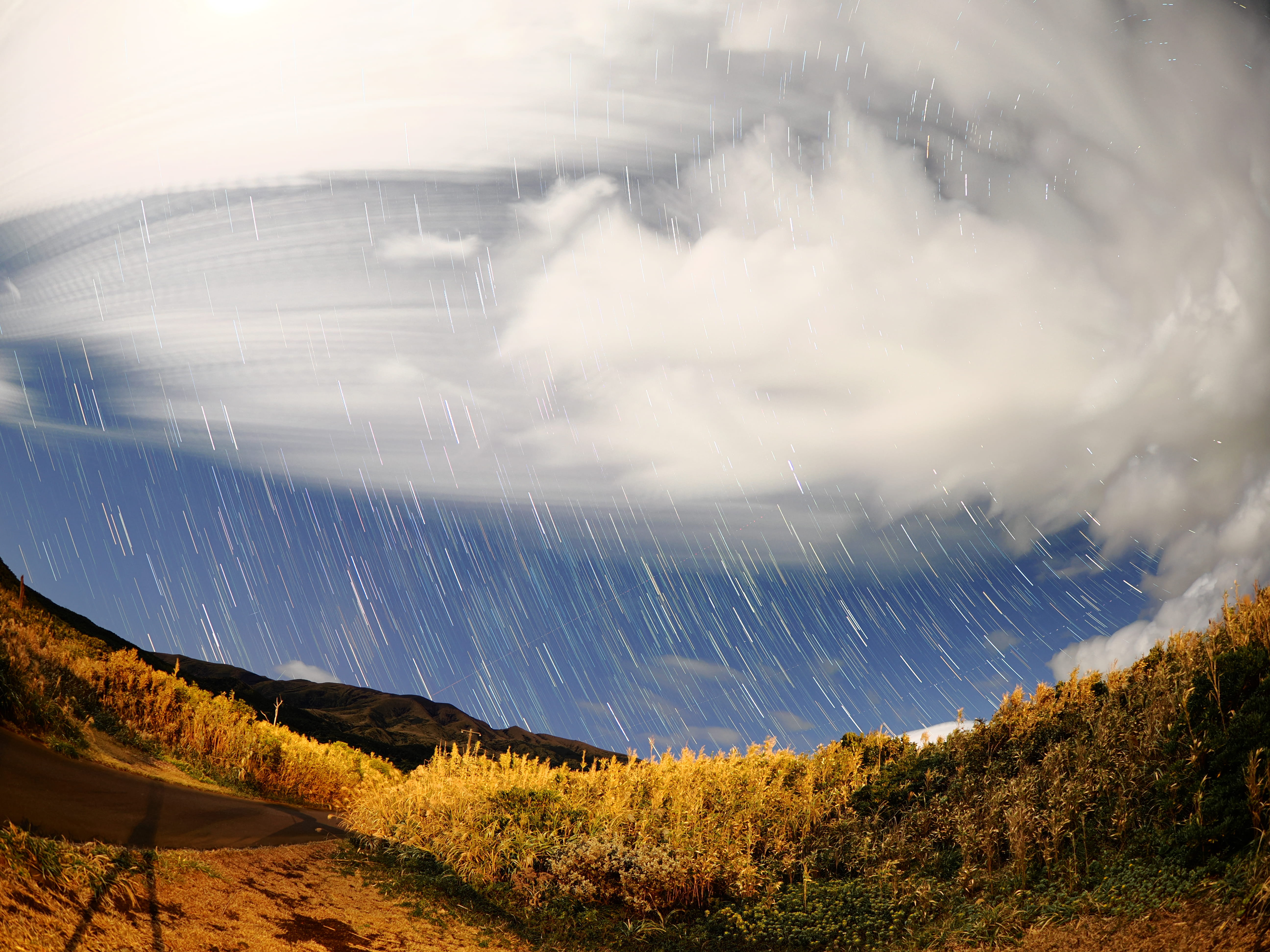 OM SYSTEM OM-3 M.ZUIKO DIGITAL ED 8mm F1.8 Fisheye PRO�@25�b,F1.8,ISO800, 0EV,WB�I�[�g�J���[�v���t�@�C���R���g���[���@���C�u�R���|�W�b�g42�R�}